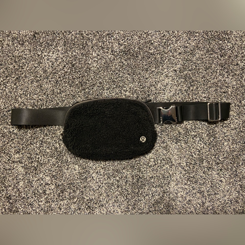 Lululemon black fleece belt bag.